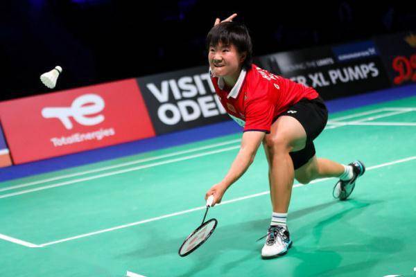 个舞台突出 个舞台突出